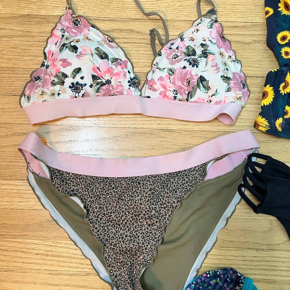 Bikini Bundle!! Size small and medium h&m haul! Four bikinis - Picture 3 of 9